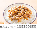 Eat natto rice 135390655