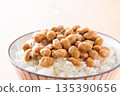 Eat natto rice 135390656