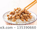 Eat natto rice 135390660