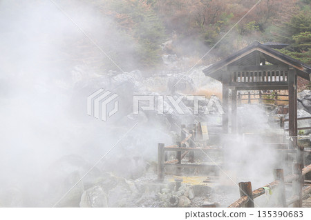 在雲仙地獄谷和大糸地獄，空氣中瀰漫著硫磺的氣味。 135390683