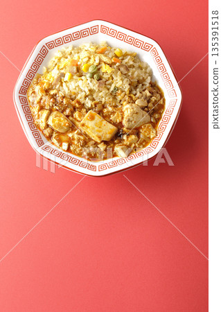 麻婆豆腐炒飯佐濃稠醬汁 135391518