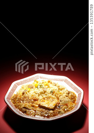 麻婆豆腐炒飯佐濃稠醬汁 135391789