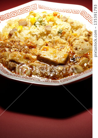 麻婆豆腐炒飯佐濃稠醬汁 麻婆豆腐炒飯佐濃稠醬汁 135391793