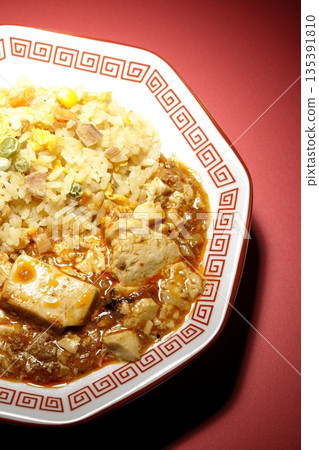 麻婆豆腐炒飯佐濃稠醬汁 麻婆豆腐炒飯佐濃稠醬汁 135391810