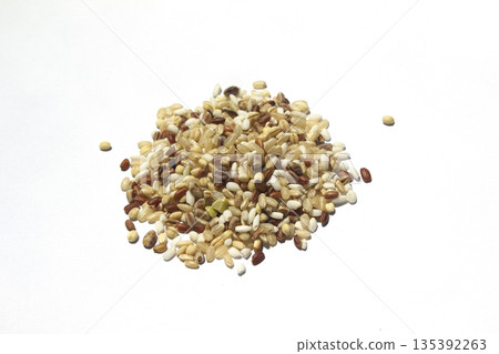 cereal, barley, grain 135392263