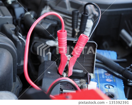 為汽車電池充電 135392391