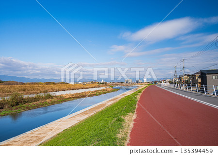 沿著鴨川的自行車道,京都京花輪自行車道 沿著鴨川的自行車道,京都京花輪自行車道 135394459