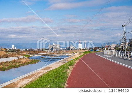 Cycling course along the Kamo River, Keihanawa Bicycle Path, Kyoto City 135394460