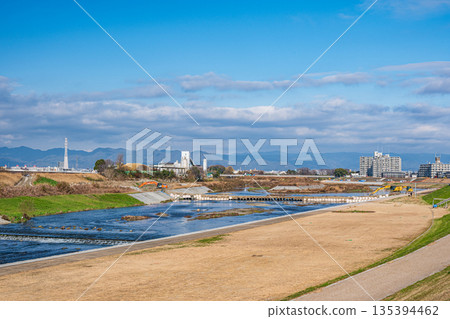 Winter scenery of the Kamo River, upstream from the confluence with the Katsura River, Kyoto City 135394462