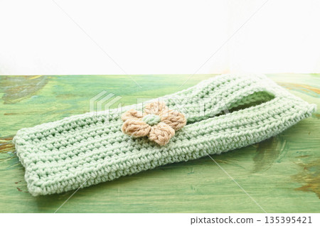 Hand-knitted smartphone pocket Hand-knitted smartphone pocket 135395421