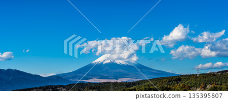 Panoramic view of Mt. Fuji from Mishima Skywalk [Mishima City, Shizuoka Prefecture] 135395807
