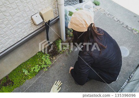 園藝 除草 花園 135396096