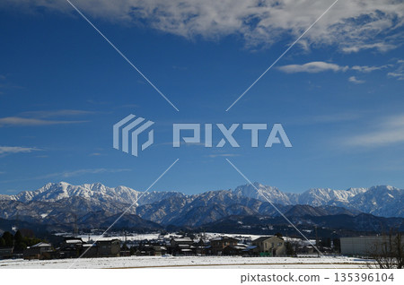 Snow-capped Mt. Tateyama, Mt. Tsurugi, and the three Kekatsu mountains towering on a clear day Snow-capped Mt. Tateyama, Mt. Tsurugi, and the three Kekatsu mountains towering on a clear day 135396104