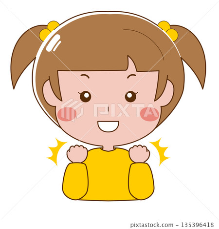 一個微笑的女孩擺出握拳的姿勢。 一個微笑的女孩擺出握拳的姿勢。 135396418