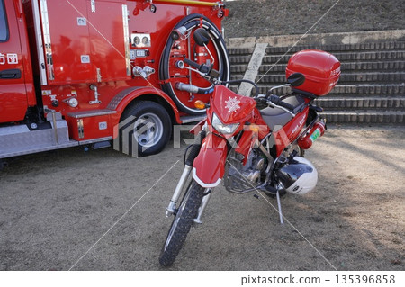 消防摩托車，消防車，紅色自行車 135396858