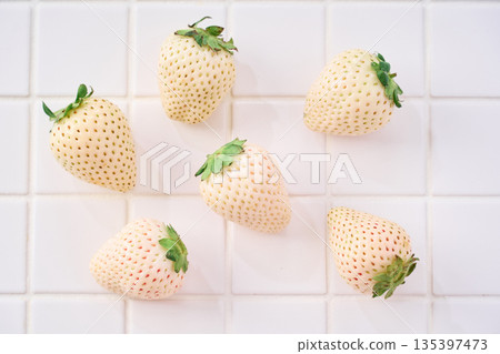 White strawberry "Milky Berry" White strawberry "Milky Berry" 135397473