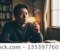 房間裡有人抽煙 135397760