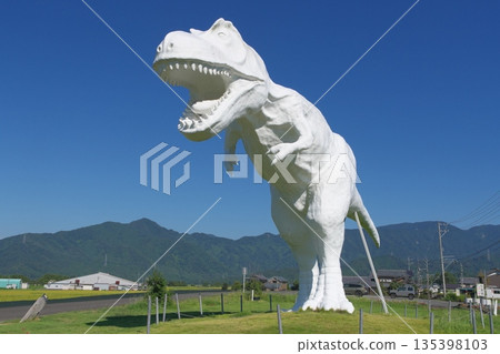 White Saurus White Saurus 135398103