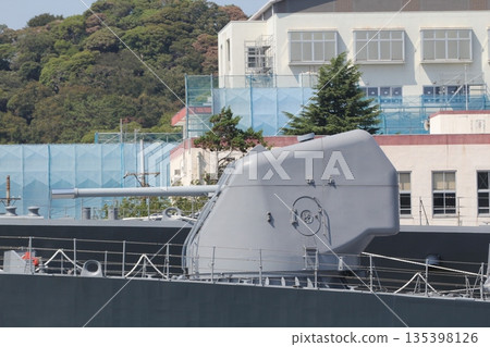驅逐艦「高浪號」上的54門127公厘速射砲 驅逐艦「高浪號」上的54門127公厘速射砲 135398126