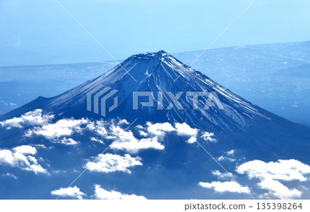 Aerial photograph of Mt. Fuji 135398264