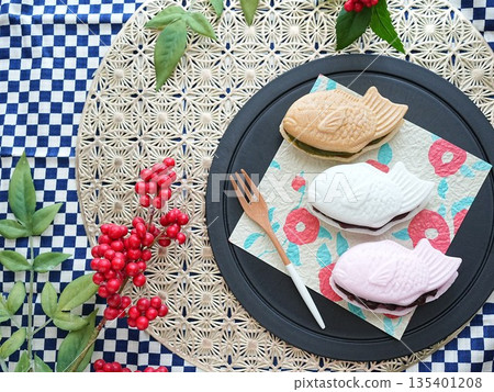 New Year's Japanese Sweets: Sea Bream Three-Color Monaka New Year's Japanese Sweets: Sea Bream Three-Color Monaka 135401208