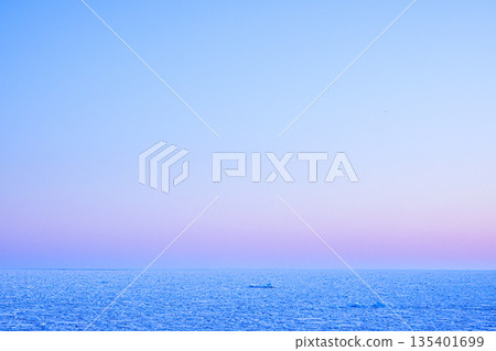 Drift ice ashore at dawn near Cape Notoro in Abashiri, Hokkaido 135401699