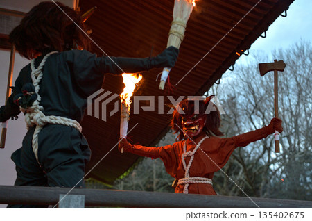 Demon pursuit ceremony at Noderayama Koenji Temple Throw a torch and pray for a disease-free life 135402675