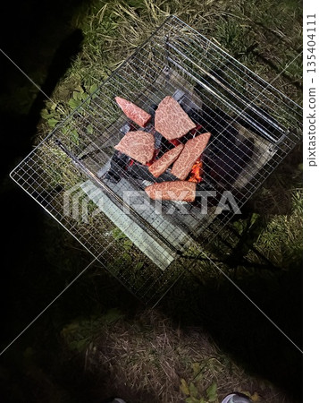 夜間露營烤肉 135404111