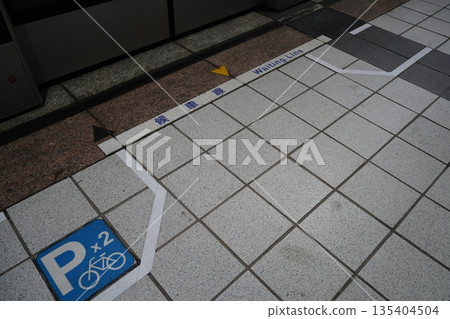 排隊等候 135404504