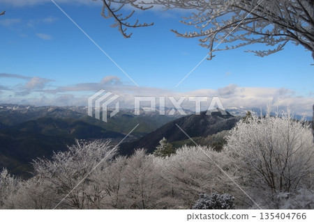 Hiei山的雪景 135404766