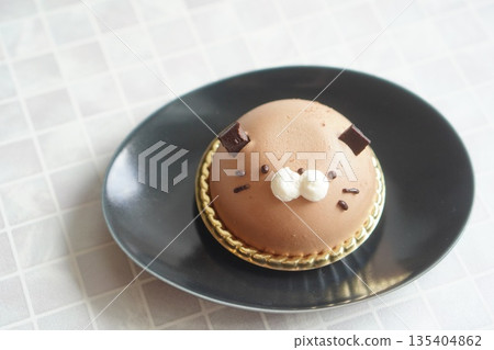 Cute animal-themed chocolate cake - A moment of reward sweets 135404862