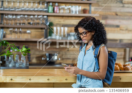 woman, smartphone, tray 135406959