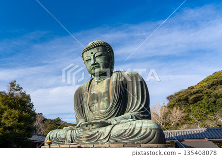 鎌倉大佛的斜視圖 鎌倉大佛的斜視圖 135408078