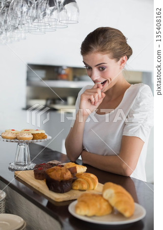 cupcakes, woman, baked goods 135408162