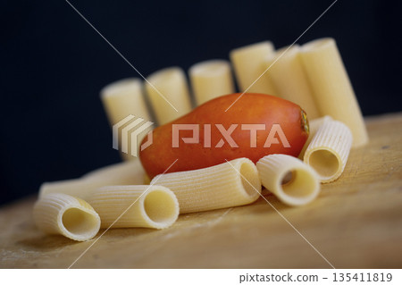 pasta and fresh tomato 135411819