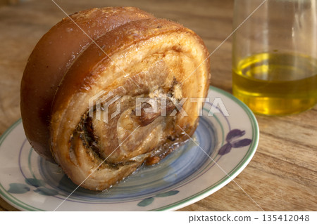 traditional homemade porchetta traditional homemade porchetta 135412048
