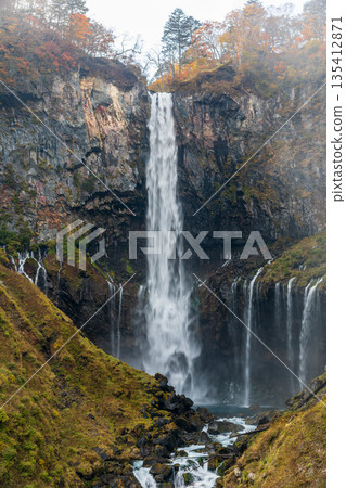 栃木縣日光市中宮寺附近華嚴瀑布的景色 135412871