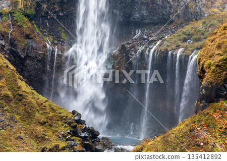 栃木縣日光市中宮寺附近華嚴瀑布的景色 135412892