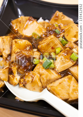 美味的Makubana碗包裝午餐 135412932