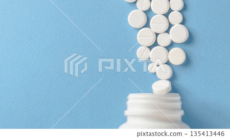 White round pills in a plastic bottle on a blue background for use in presentations, manuals, design, etc. 3D illustration. Medicine concept. top view White round pills in a plastic bottle on a blue background for use in presentations, manuals, design, etc. 3D illustration. Medicine concept. top view 135413446