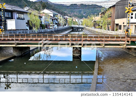 城崎溫泉附近，橫跨山陰本線的鐵路橋 135414141