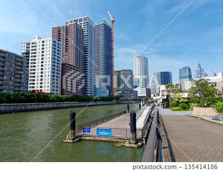 大阪中之島銀行、大阪國際會議中心、港口和摩天大樓 135414186