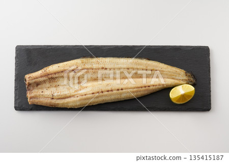 烤鰻魚圖像 135415187