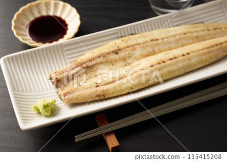 烤鰻魚圖像 135415208