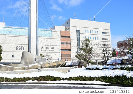 Snow-covered Ogaki Station on the Tokaido Main Line Snow-covered Ogaki Station on the Tokaido Main Line 135415811