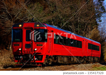 [Kiha 185 Series Kyushu Trans-Kyushu Limited Express] Toyohashi Main Line: Uchinomaki to Aso 135417320