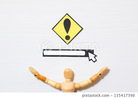 警示標誌和搜索 135417398