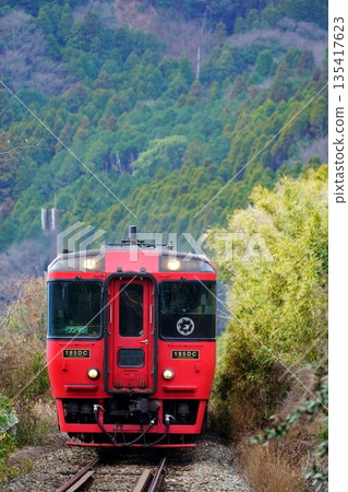Kyushu Trans-Kyushu Express train climbing a gradient of 33.6‰ 135417623