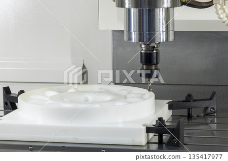 CNC Milling Machine Cutting Nylon Parts with Solid Ball Nose End Mill CNC Milling Machine Cutting Nylon Parts with Solid Ball Nose End Mill 135417977