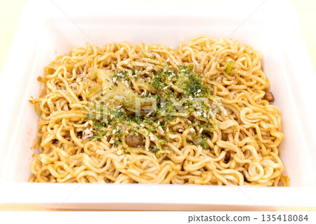 Delicious instant fried noodles Delicious instant fried noodles 135418084